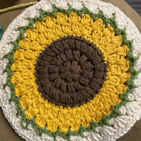 Crocheted Sunflower Washcloth (1 cloth per order) - Picture 3 of 4